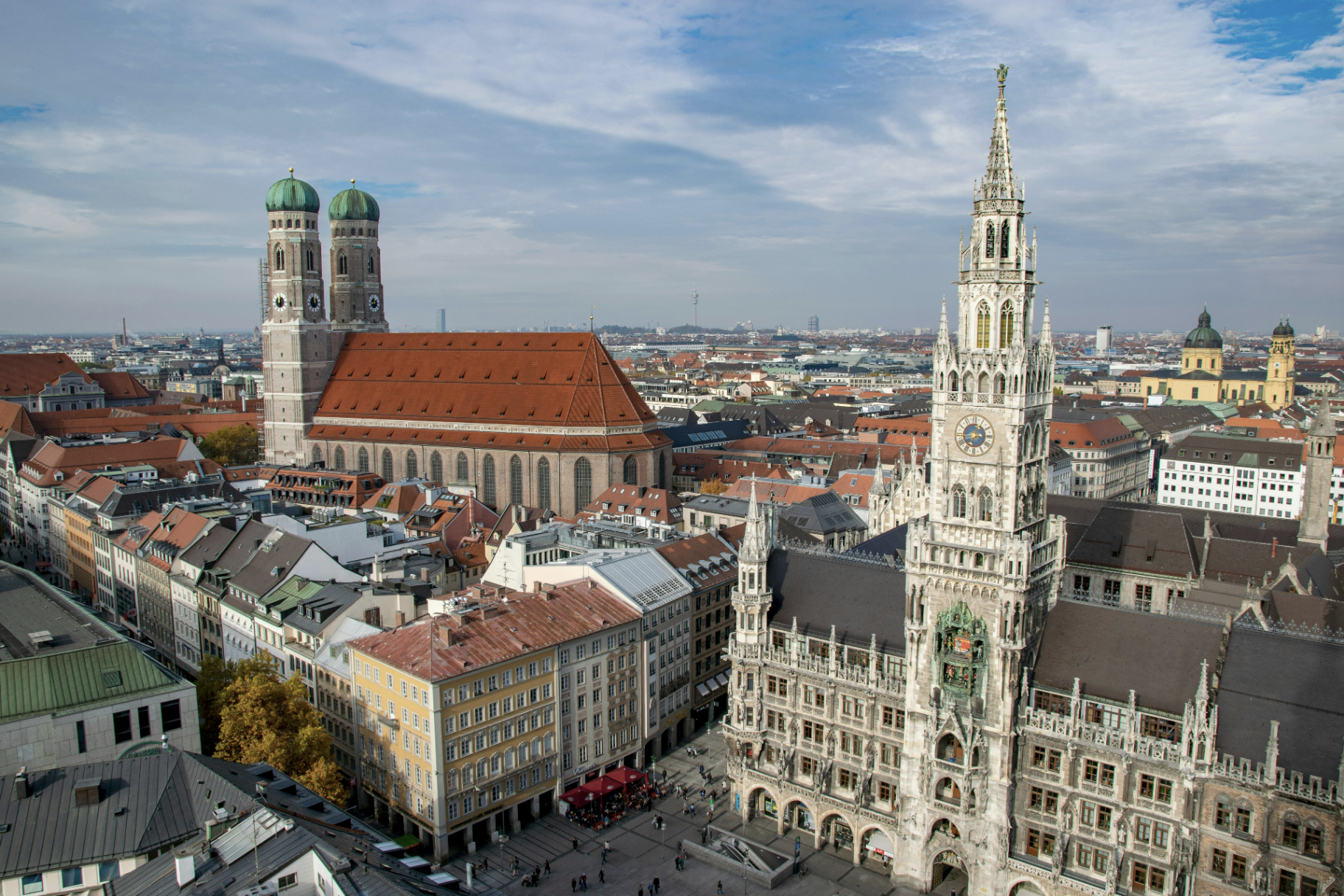 Munich cityscape with Frauenkirche and city hall